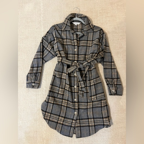 DAVI & DANI Jackets & Blazers - Davi & Dani Plaid Gray Belted Women's button up dress. Size S